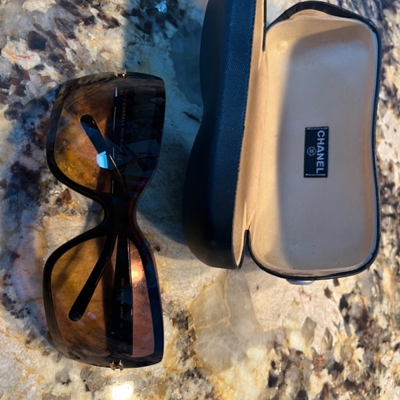 Authentic Chanel Sunglasses 5065 - Picture 5 of 11